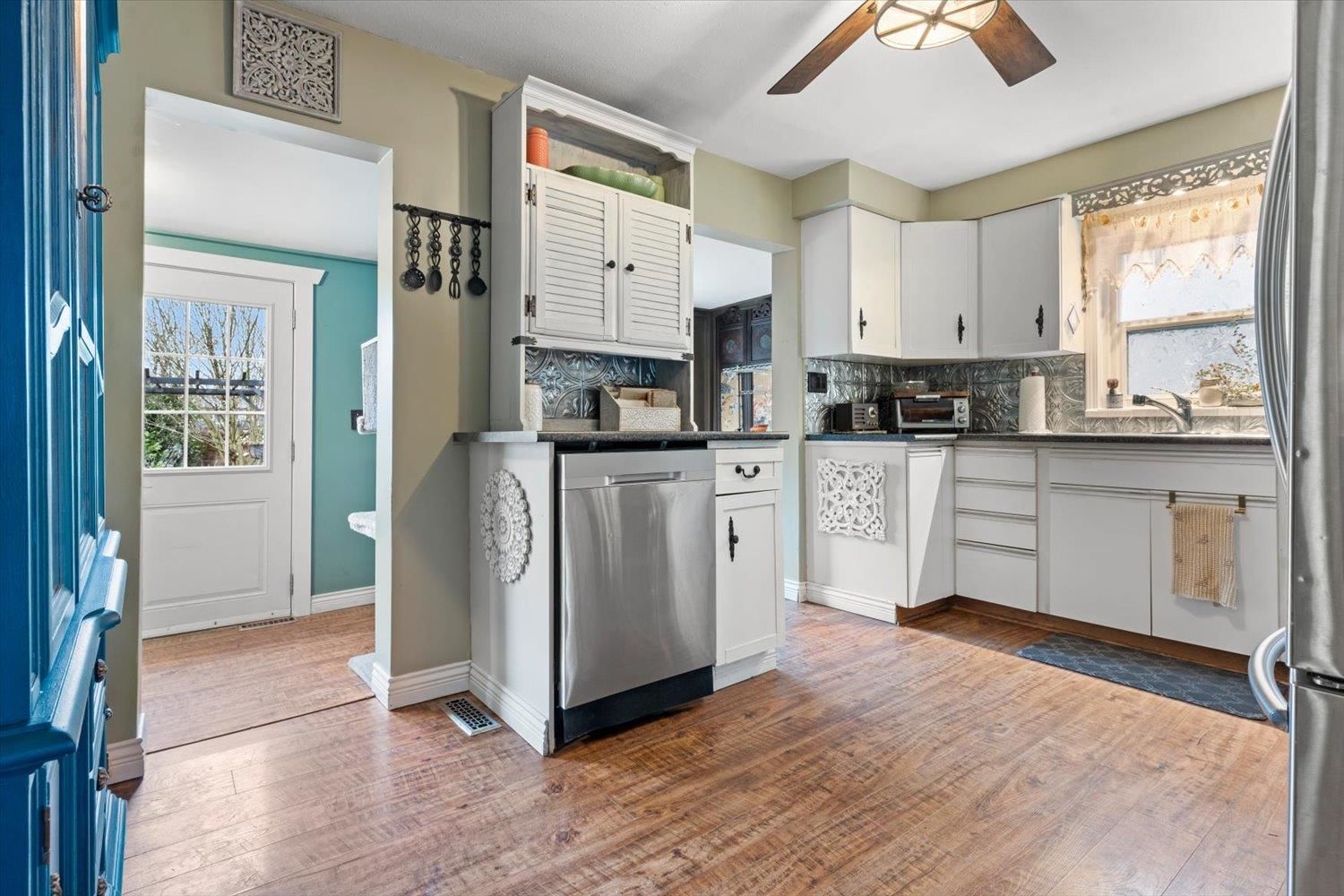 Listing Image 19