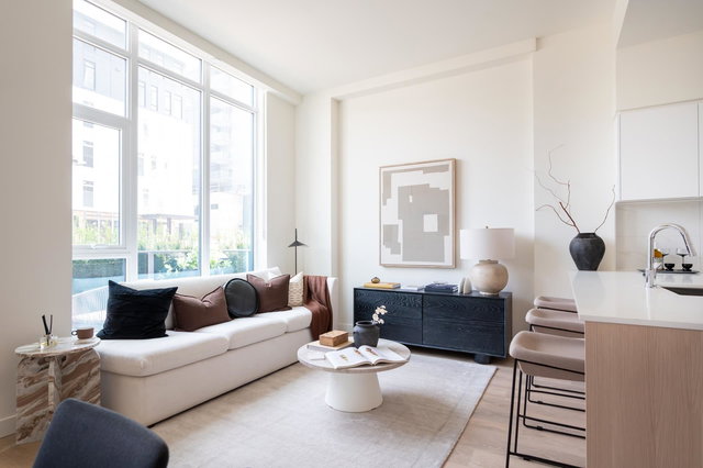 101 - 308 Alderson Avenue