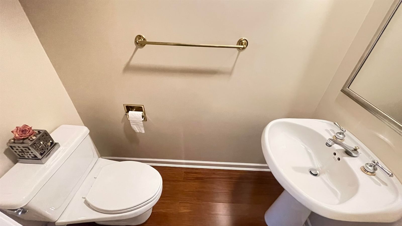 Listing Image 11