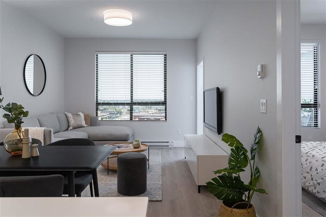 426 - 20360 Logan Avenue