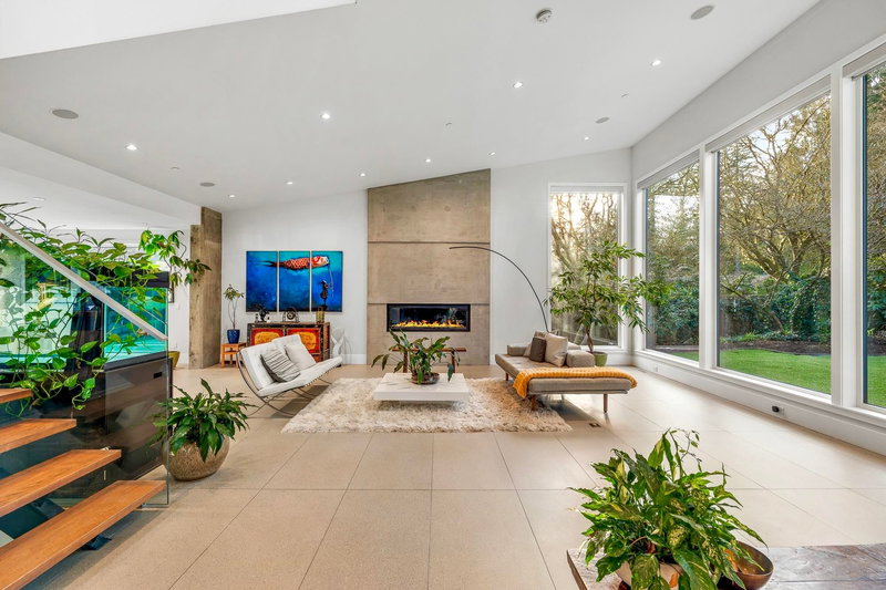 388 Hidhurst Place, West Vancouver, V7S 1K1 | Image 3