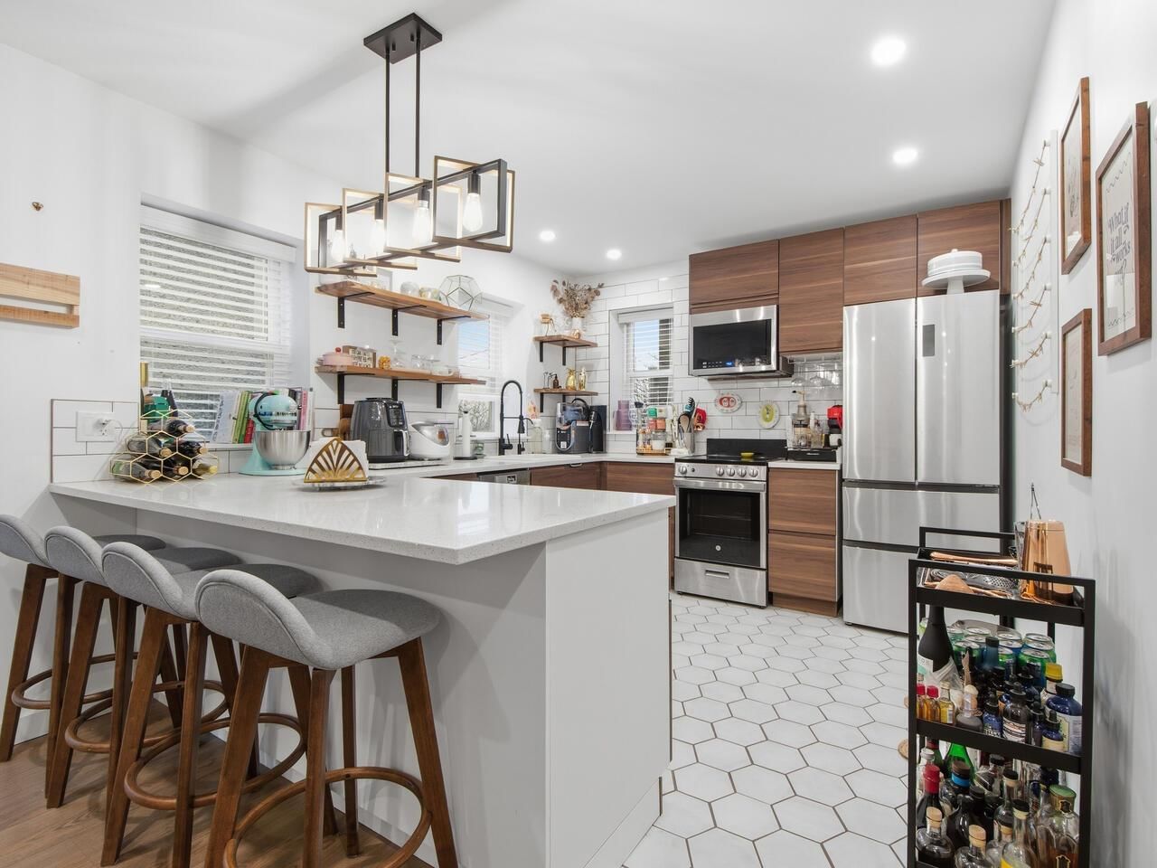 Listing Image 11