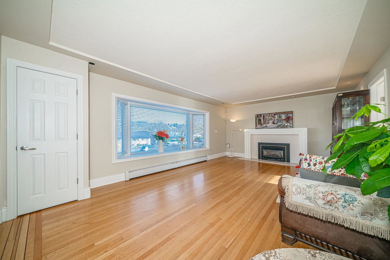 4824 Fairlawn Drive, Burnaby, V5C 3R8 | Image 2