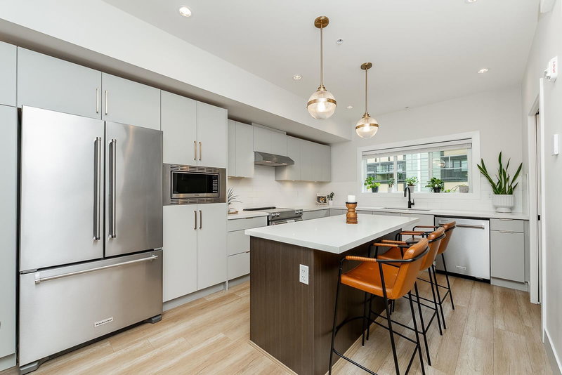 202 - 80 Elgin Street, Port Moody, V3H 0M6 | Image 2