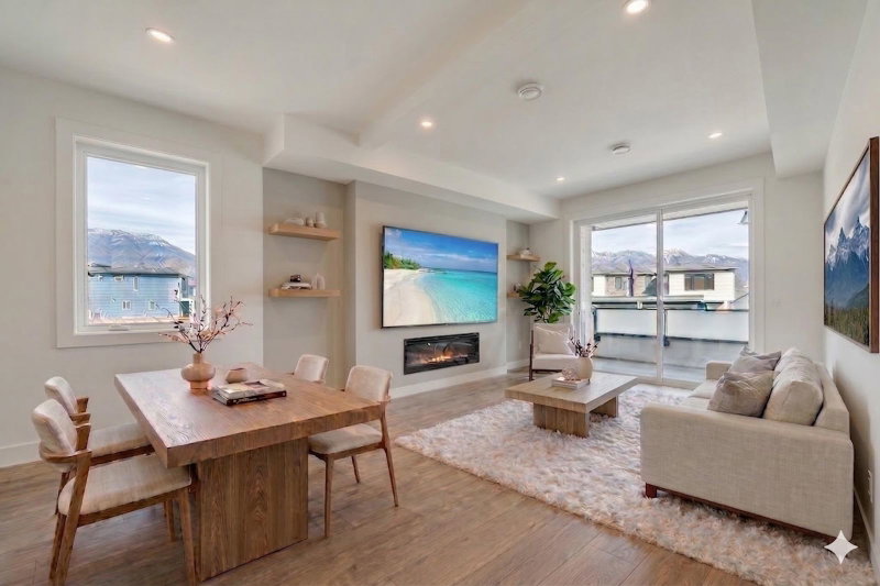 1006 Phare Crescent