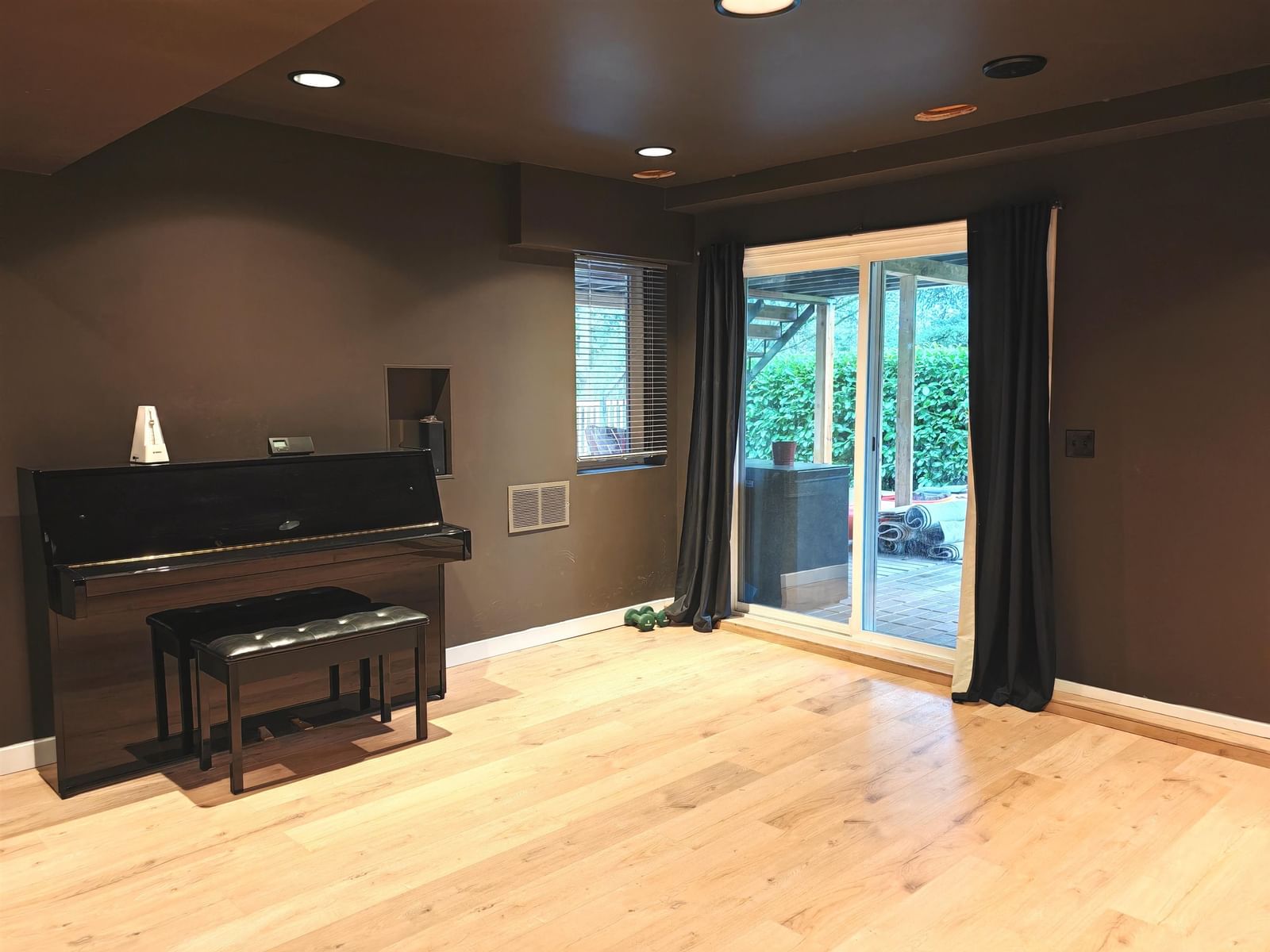 Listing Image 14
