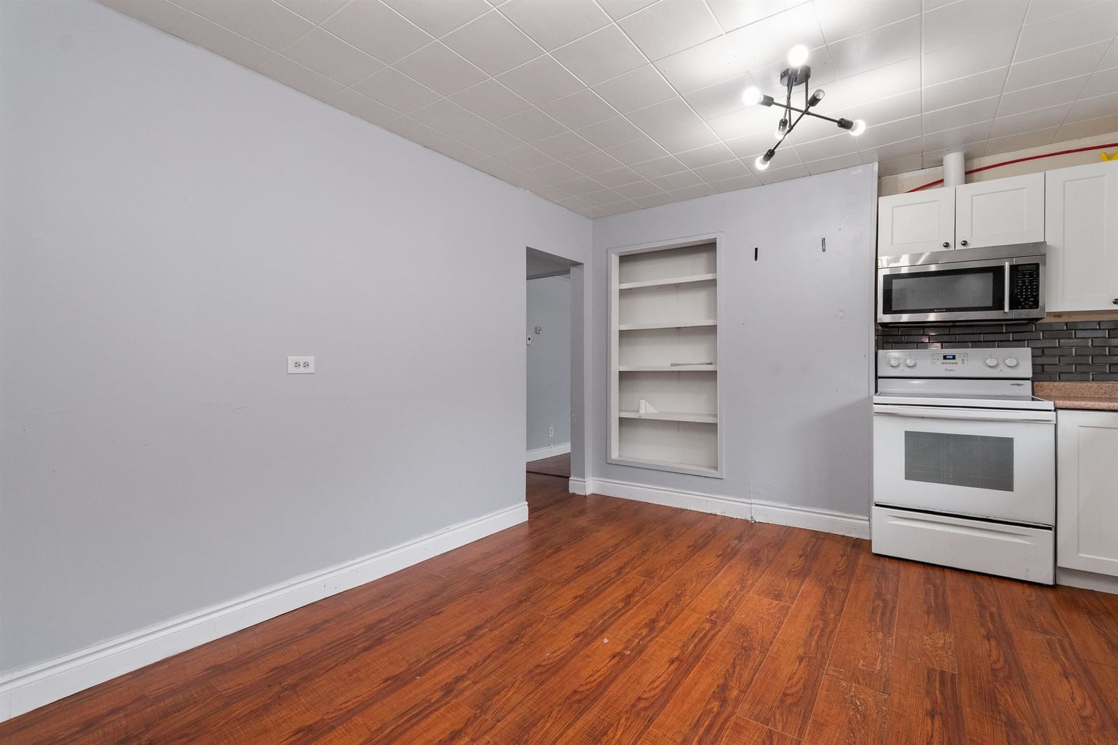 Listing Image 8