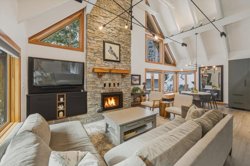 6725 Crabapple Drive, Whistler, V8E 0C5 | Image 3