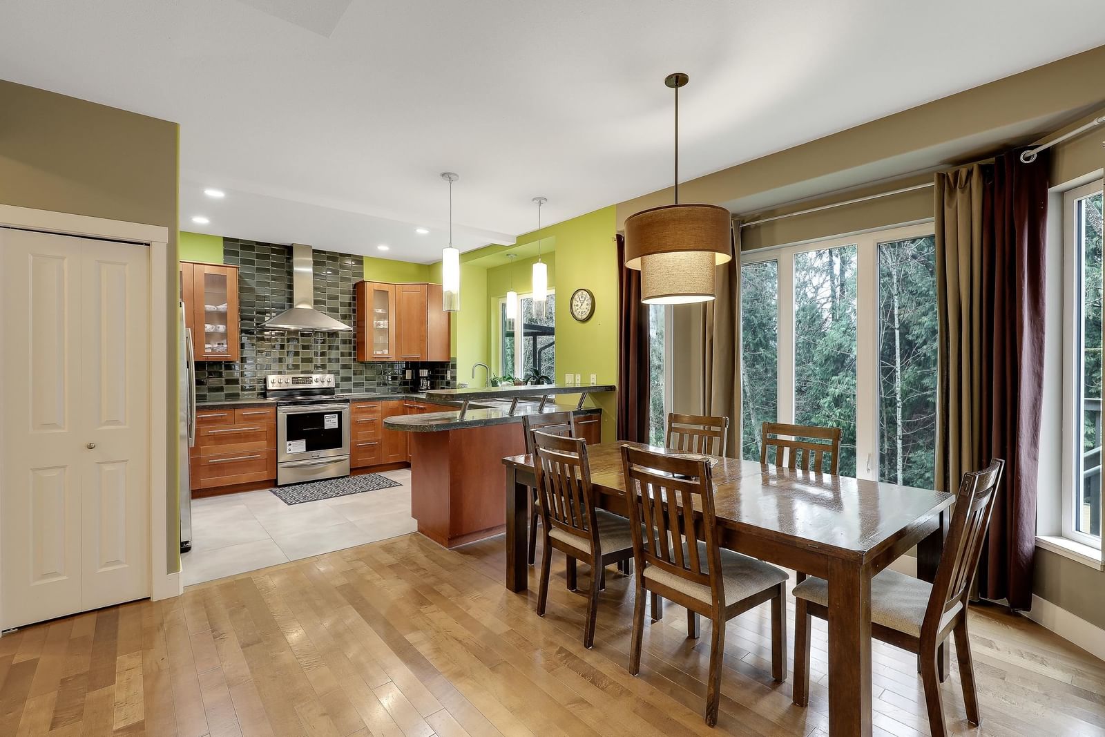 Listing Image 10
