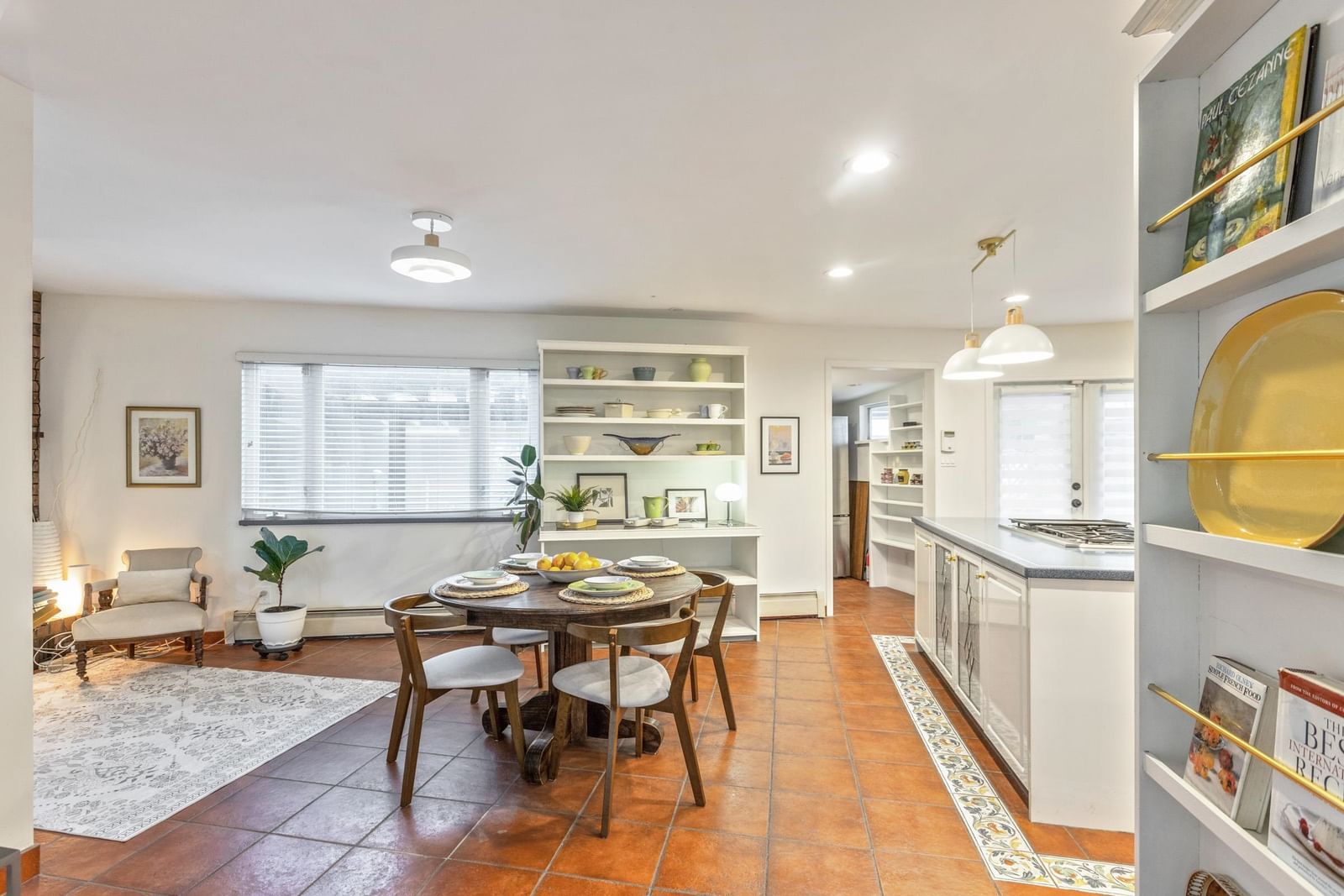 Listing Image 11