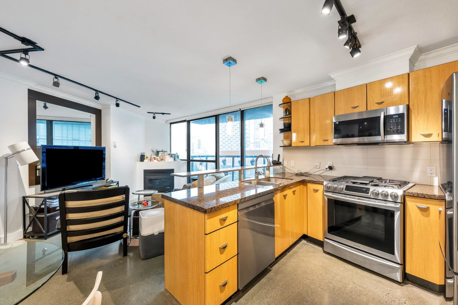 Listing Image 9