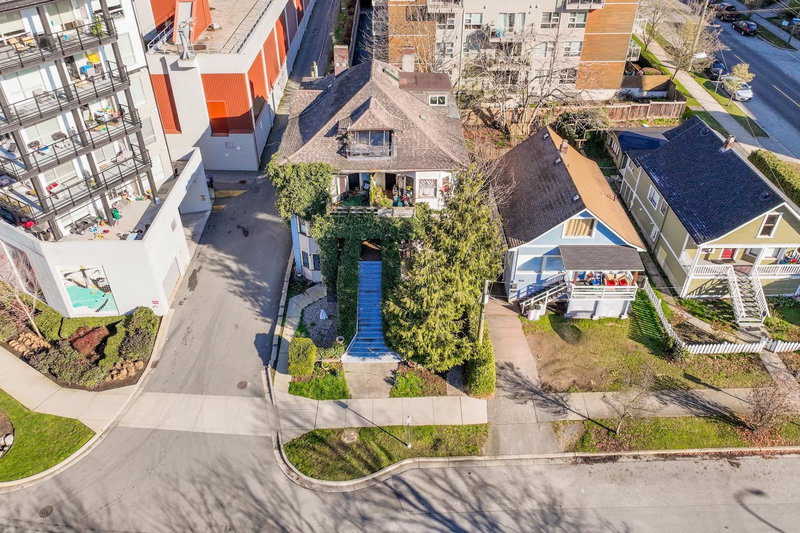 160 10th Street, North Vancouver, V7L 2C8 | Image 2