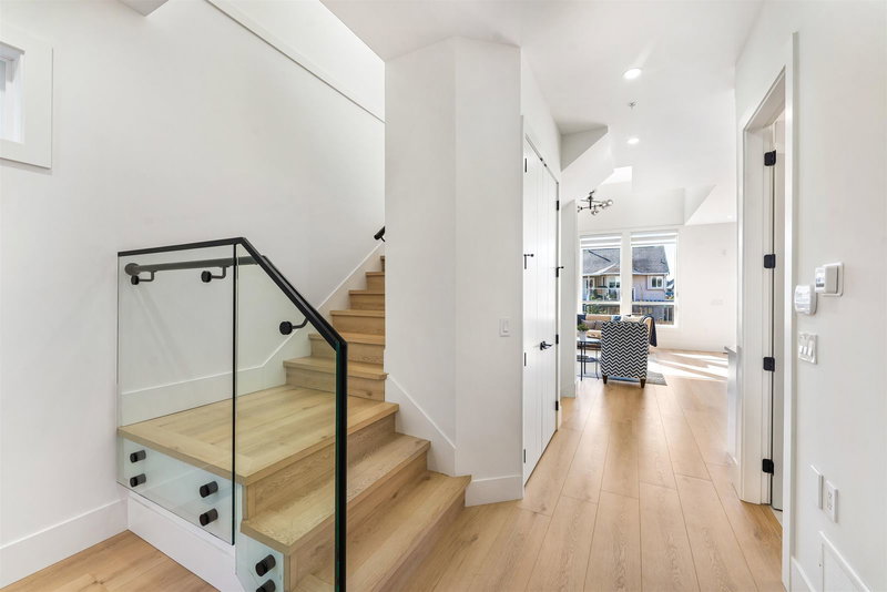 2472 Glenwood Avenue, Port Coquitlam, V3B 1Y7 | Image 2