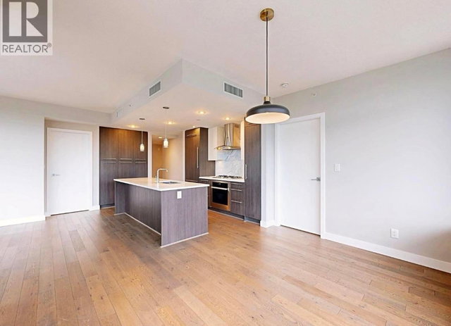 4xx - 677 W 41 Avenue