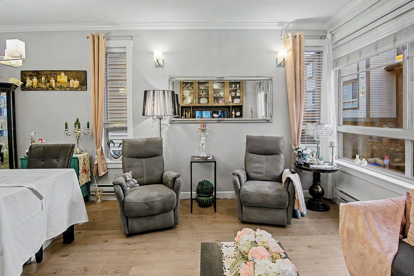 Listing Image 10