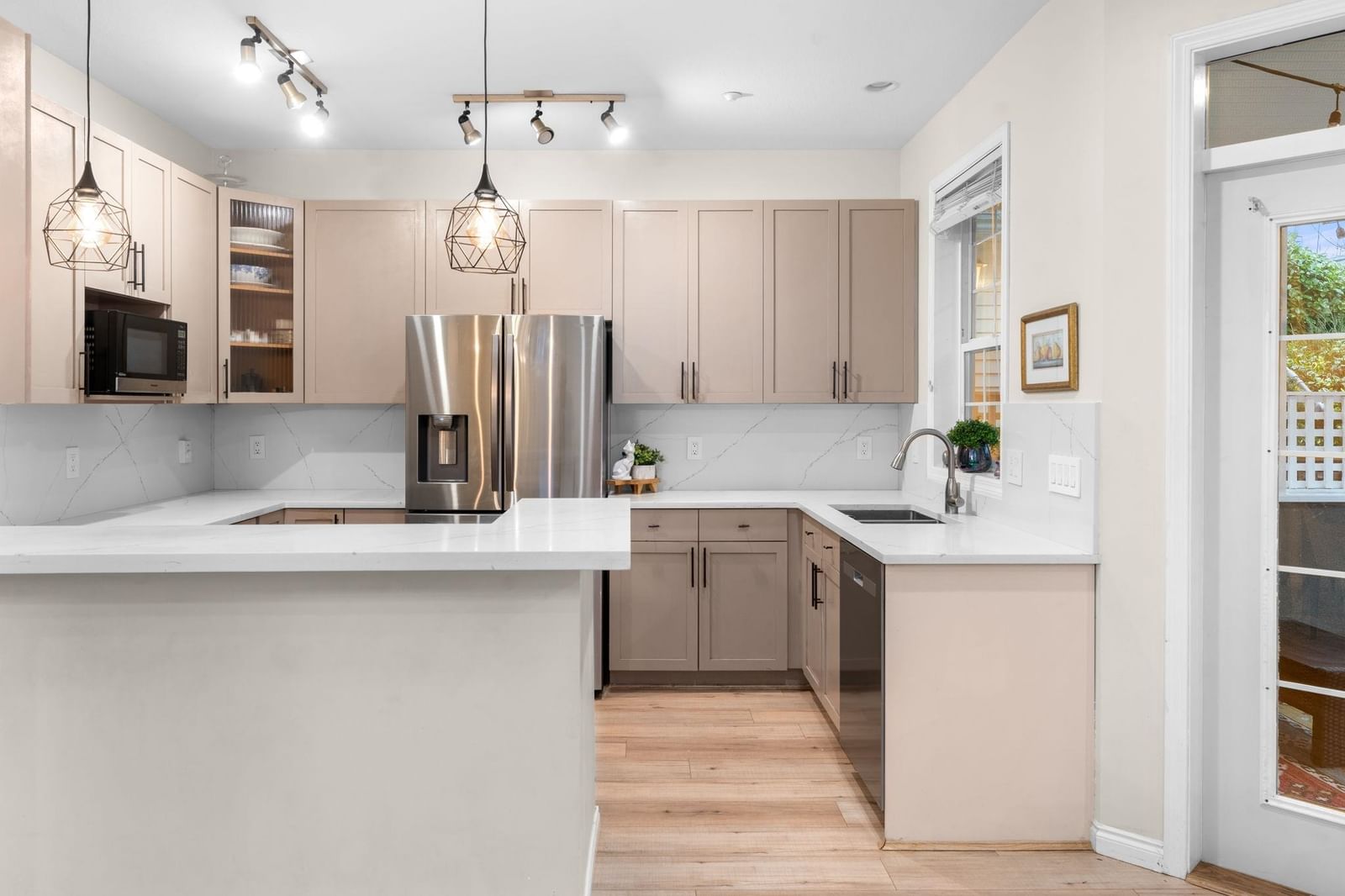 Listing Image 13