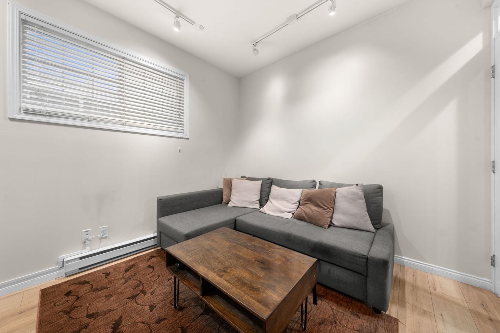 Listing Image 20