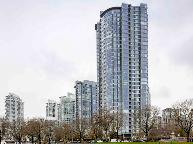 3805 - 1033 Marinaside Crescent