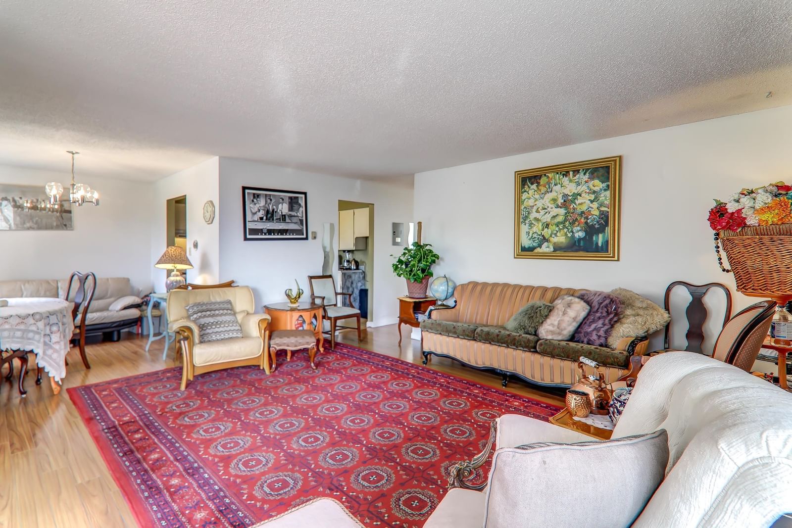 Listing Image 4