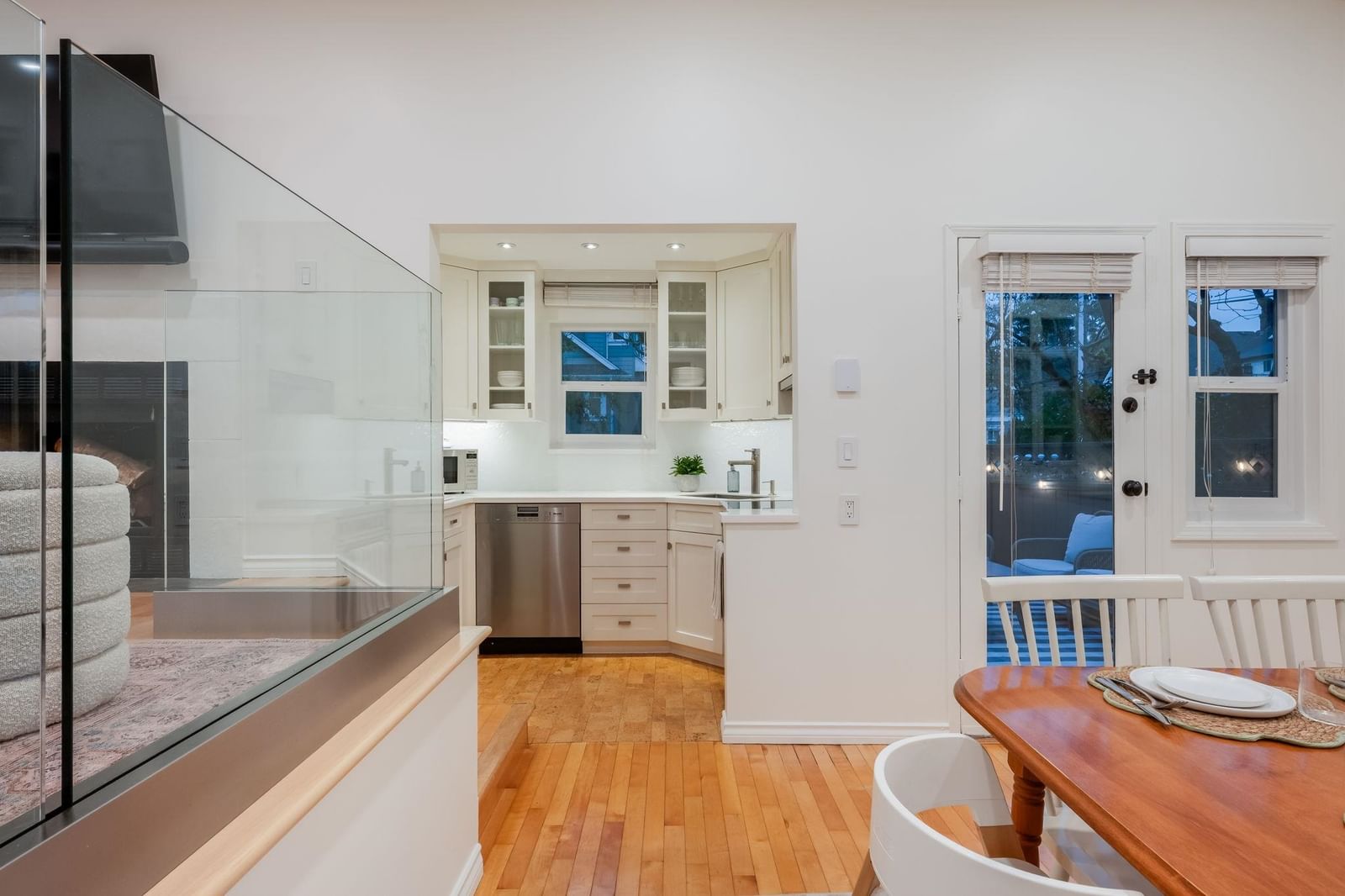 Listing Image 11