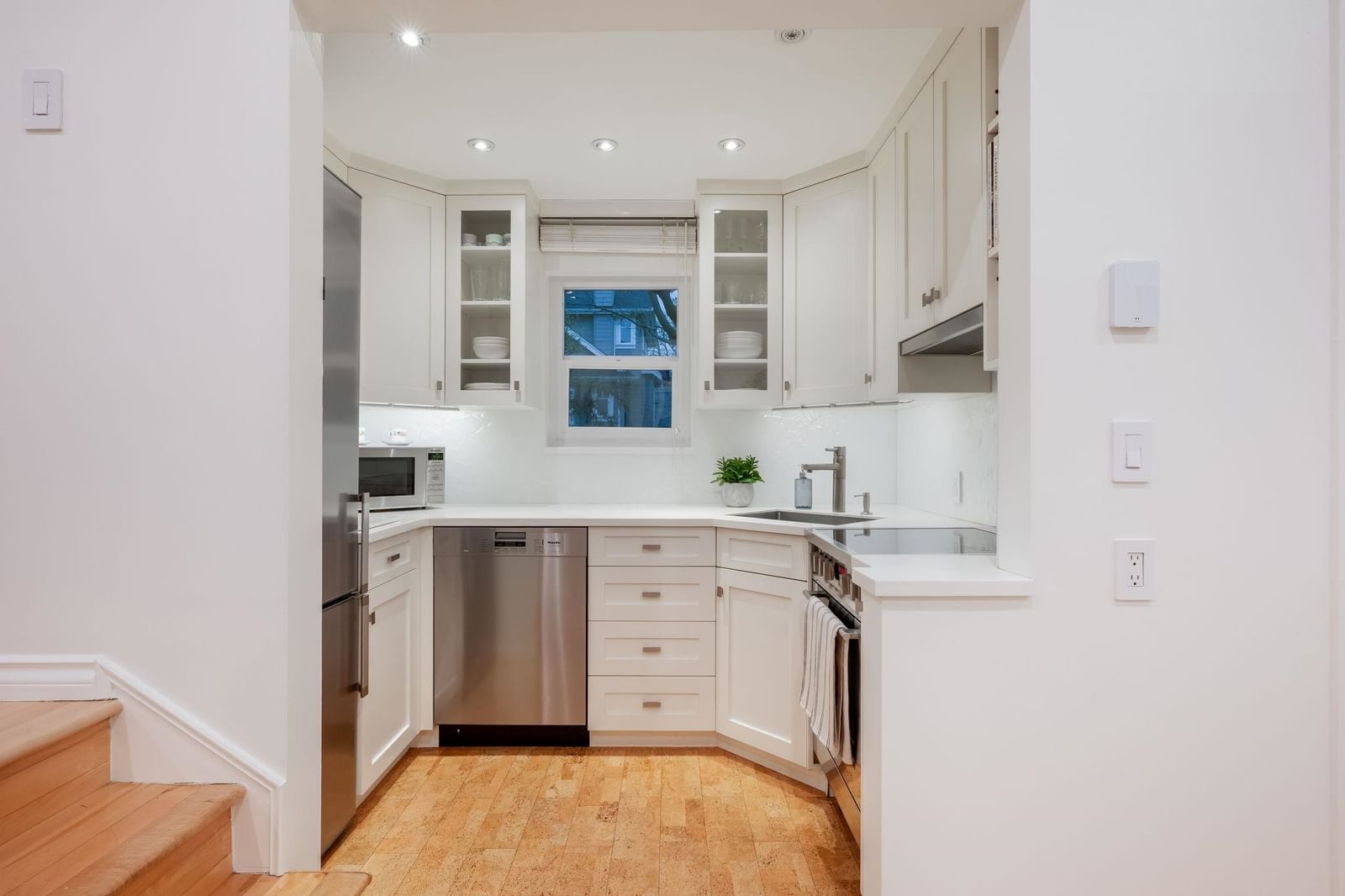 Listing Image 12