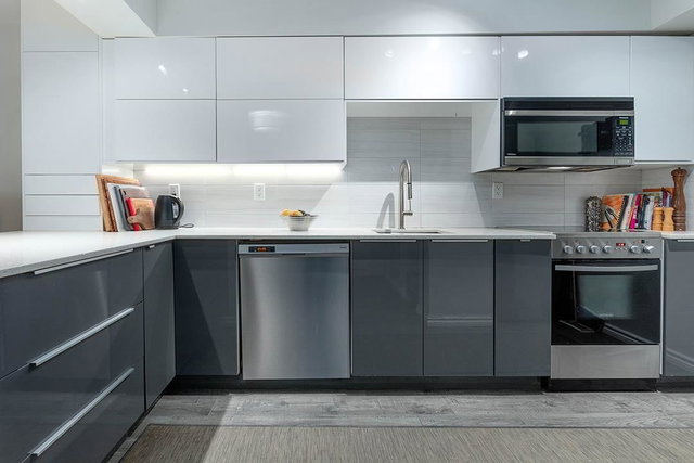 102 - 3981 Fraser Street