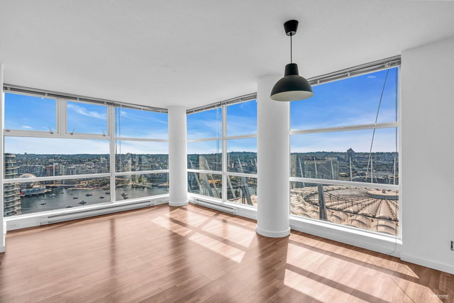 3201 - 111 Georgia Street W