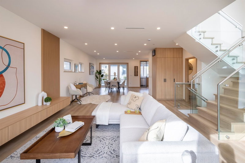 7 Howard Avenue, Burnaby, V5B 1J6 | Image 3