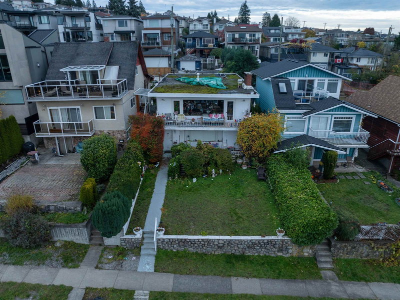 34 Hythe Avenue, Burnaby, V5B 1G4 | Image 2