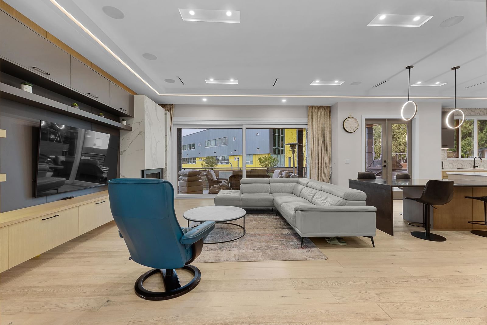 Listing Image 10