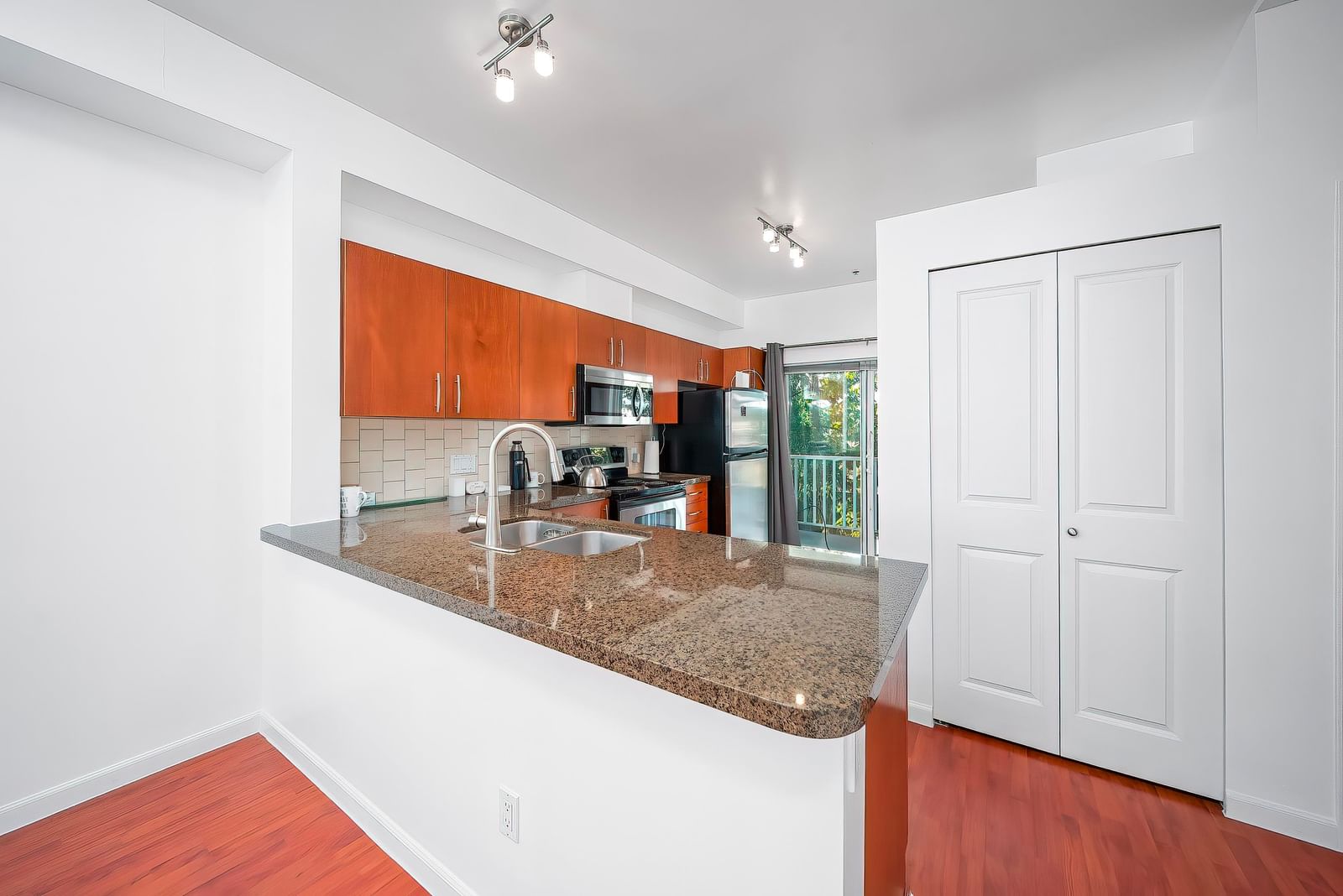 Listing Image 20