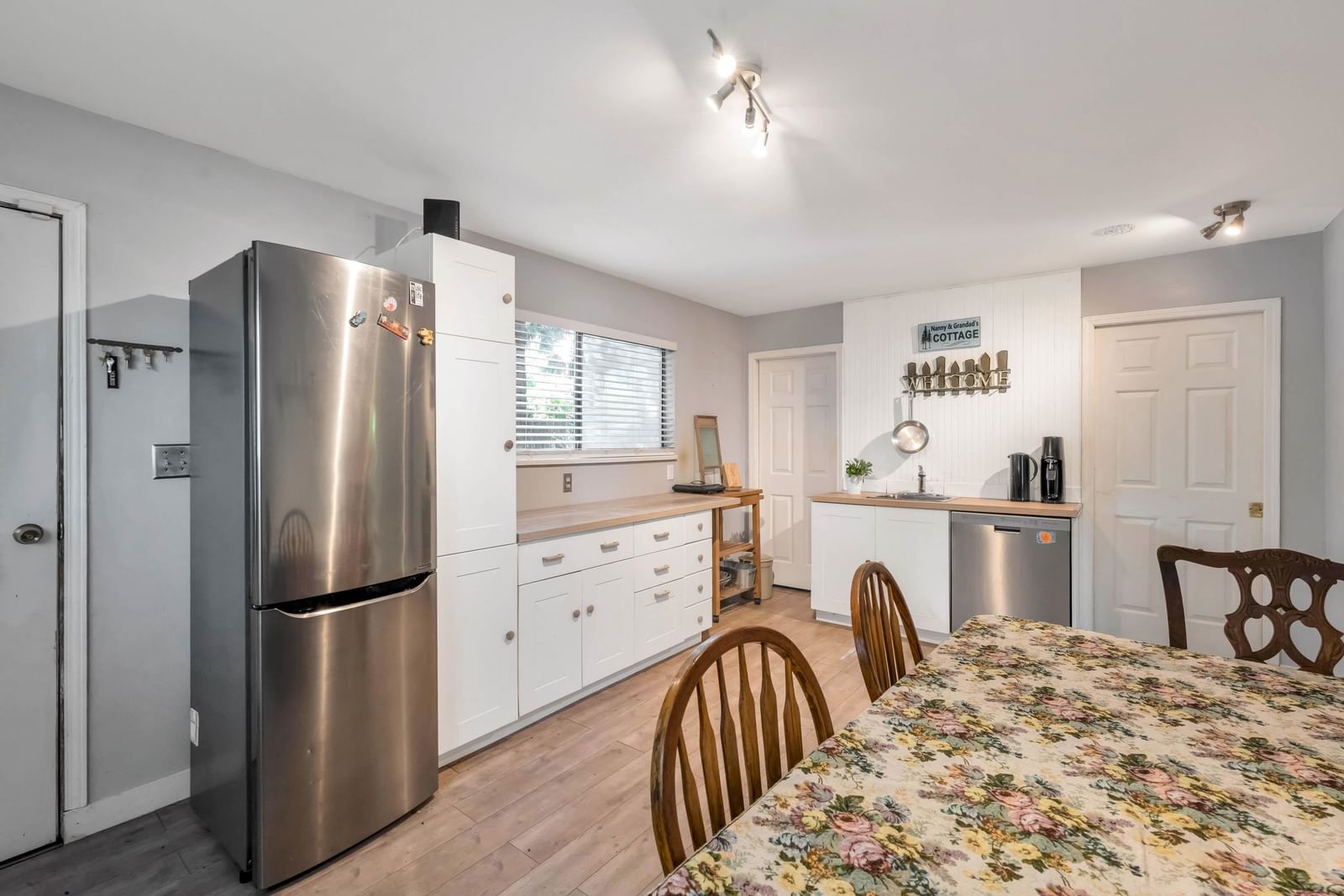 Listing Image 19