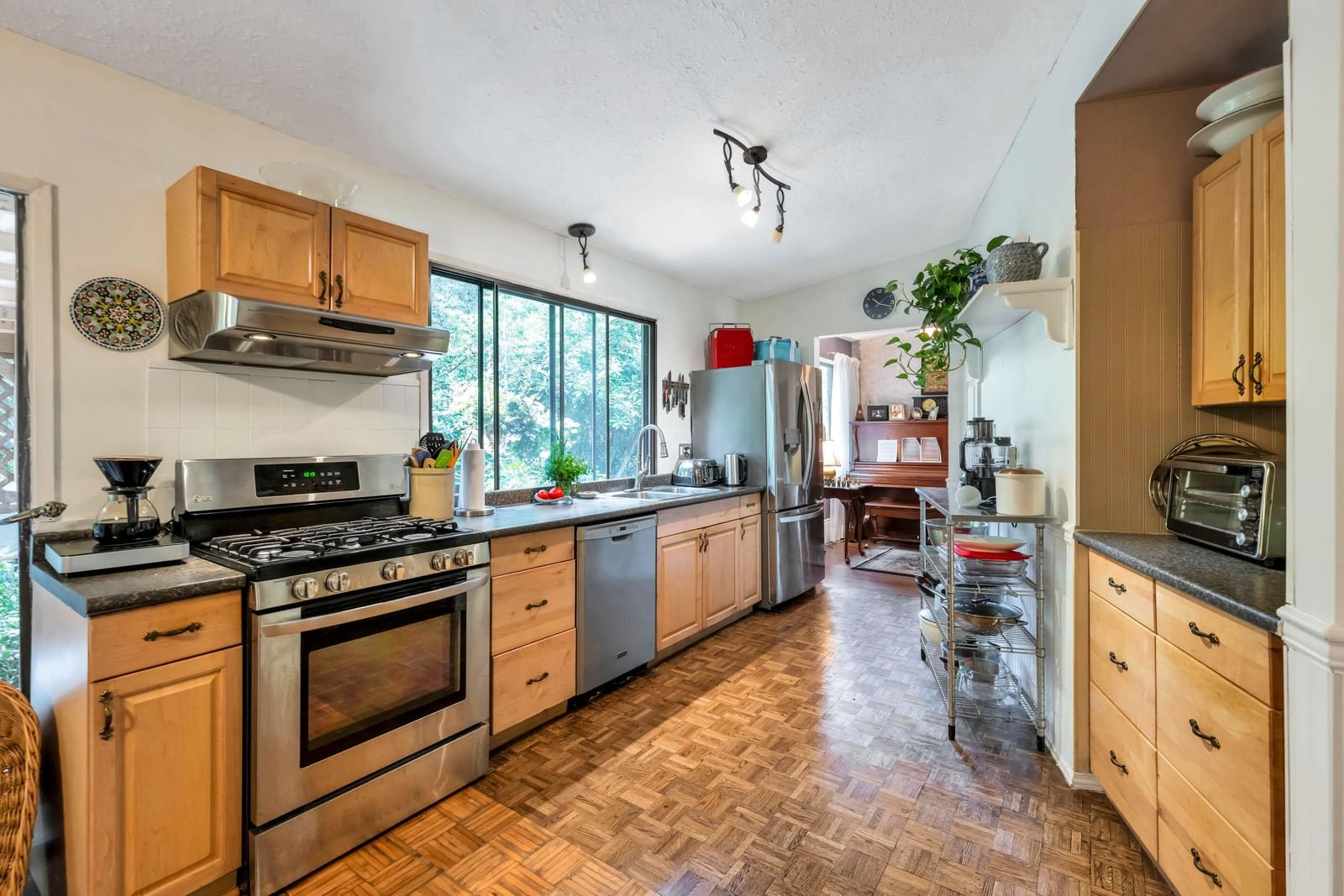 Listing Image 8