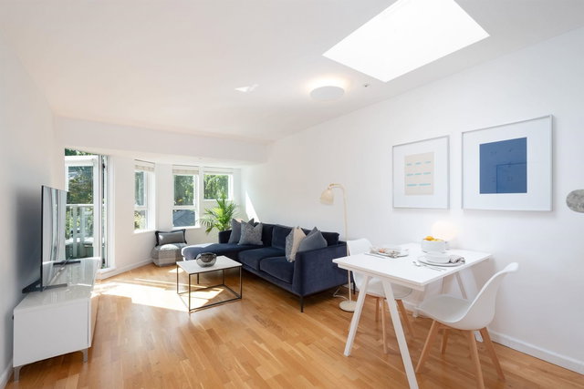 420 - 3440 Broadway W