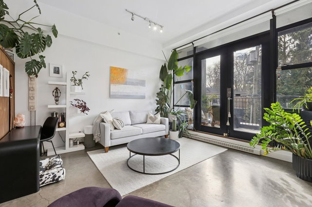 10 - 2156 12th Avenue W