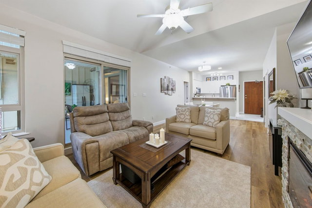 408 - 100 Capilano Road