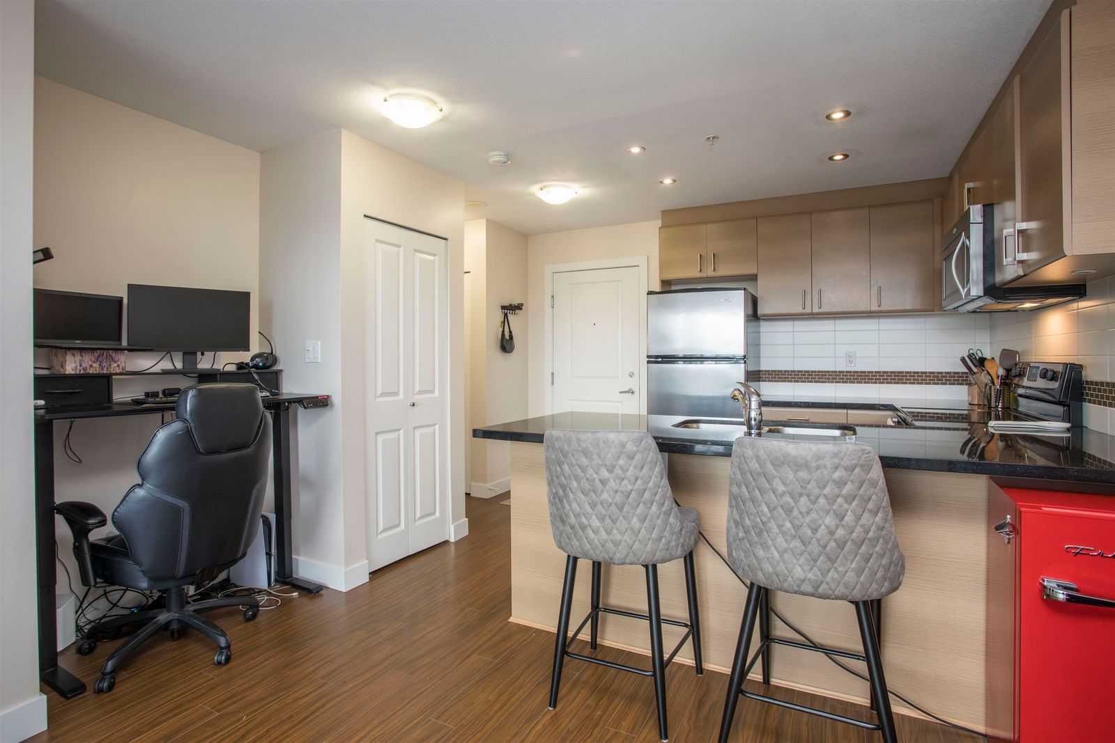 Listing Image 10