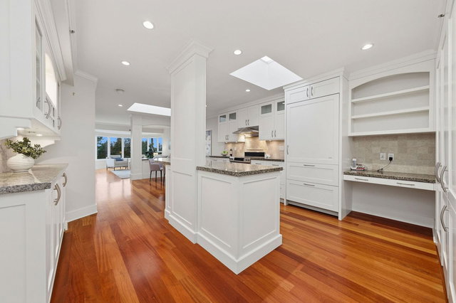 302 - 2455 Bellevue Avenue