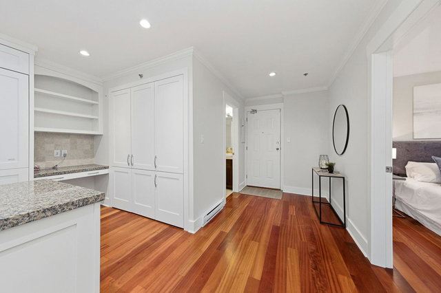 302 - 2455 Bellevue Avenue