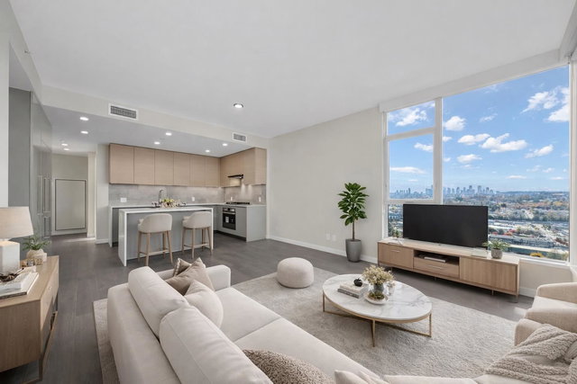 2202 - 4168 Lougheed Highway