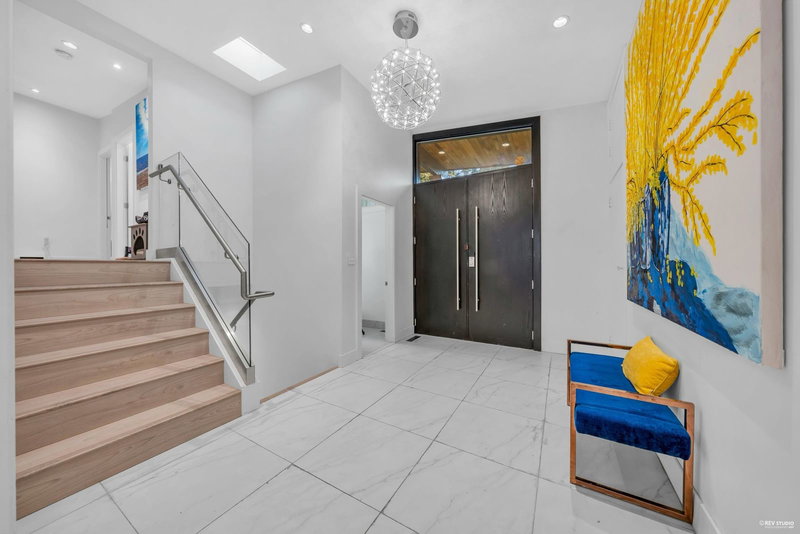 475 Newlands Road, West Vancouver, V7T 1W3 | Image 3