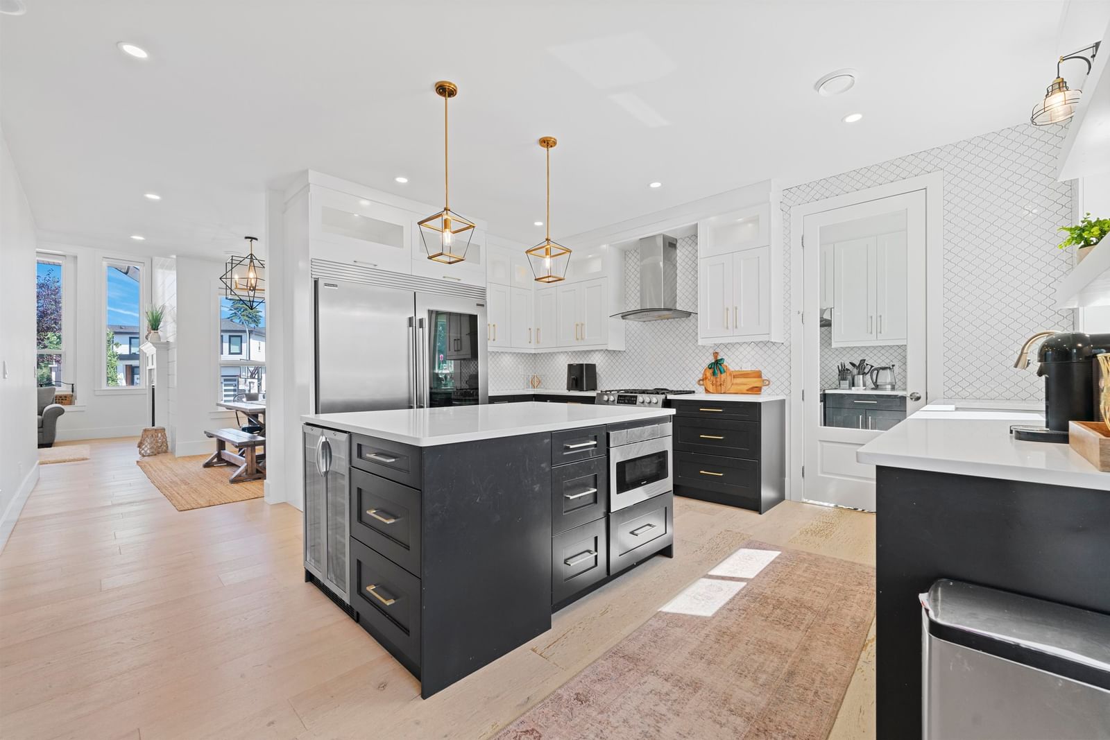 Listing Image 9