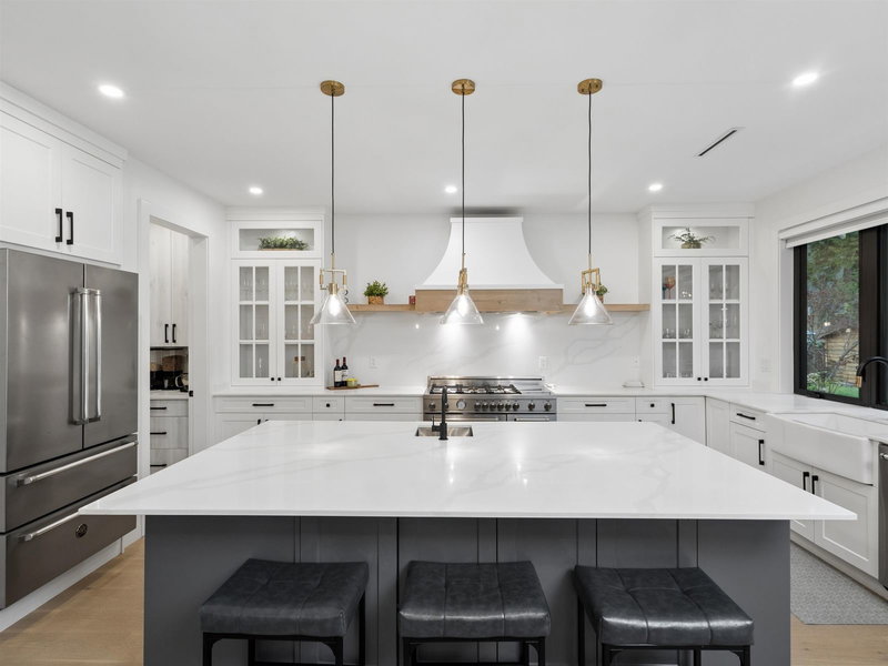 1260 Plateau Drive, North Vancouver, V7P 2J4 | Image 3