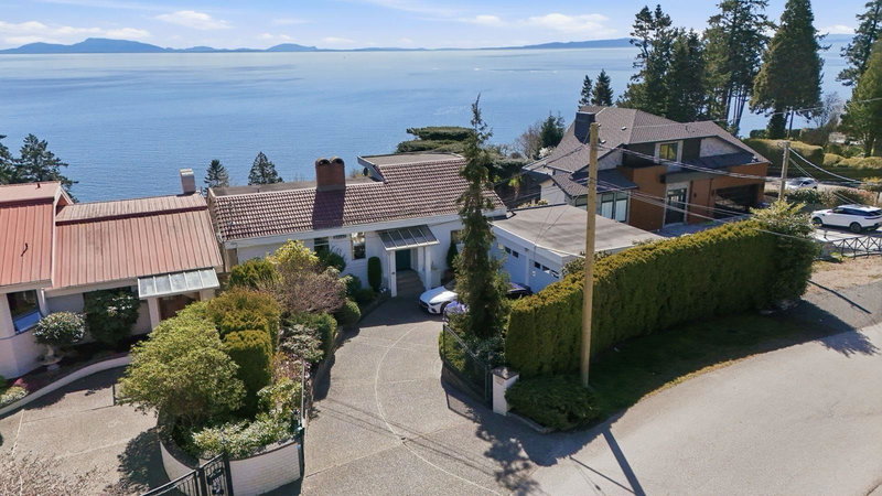 13576 13a Avenue, White Rock, V4A 1C4 | Image 3