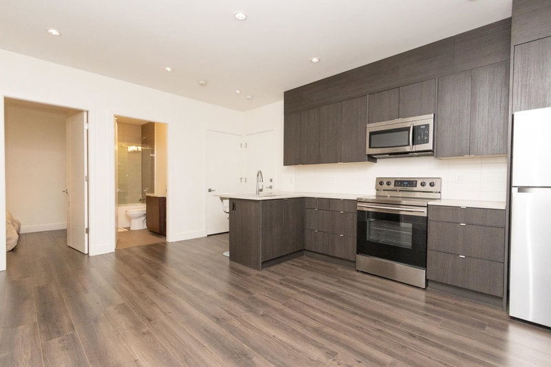 Suite - 7230 Kitchener Street, Burnaby, V5A 1L6 | Image 3
