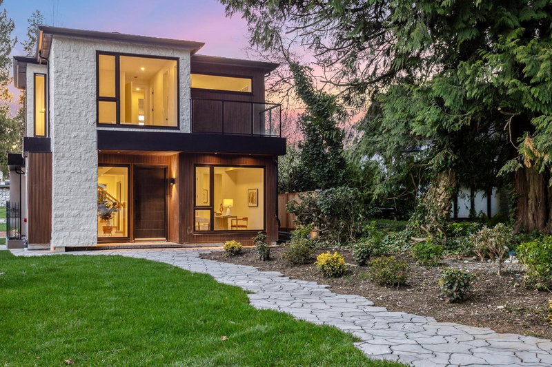 1921 Tatlow Avenue, North Vancouver, V7P 3A2 | Image 2