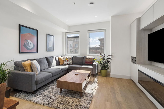 2 - 632 3rd Street E