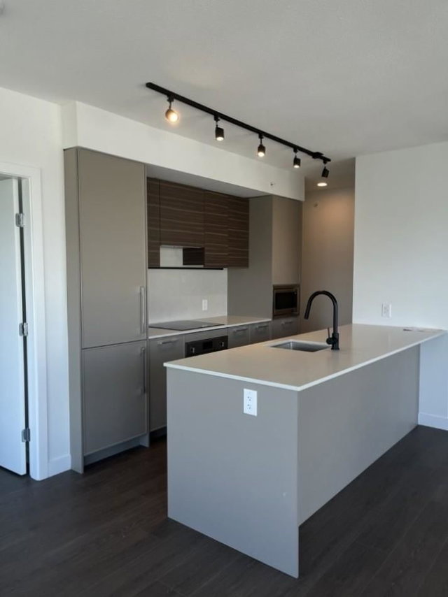 3903 - 13725 George Junction