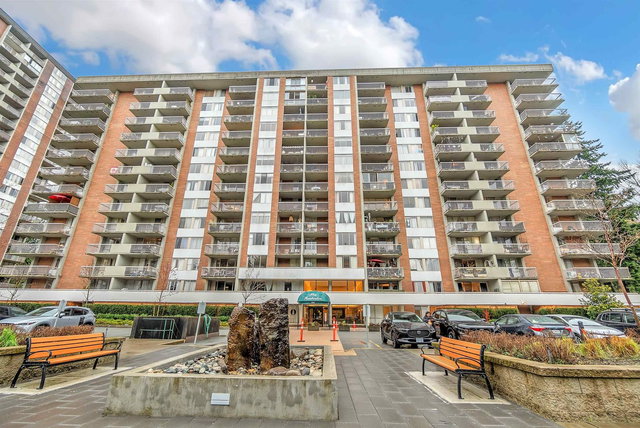 716 - 2012 Fullerton Avenue