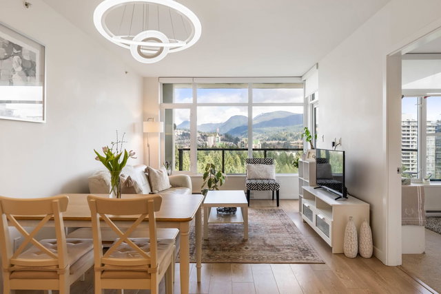 2601 - 3080 Lincoln Avenue